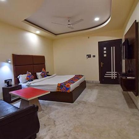 Fabhotel Rr Suites 古瓦哈提 外观 照片