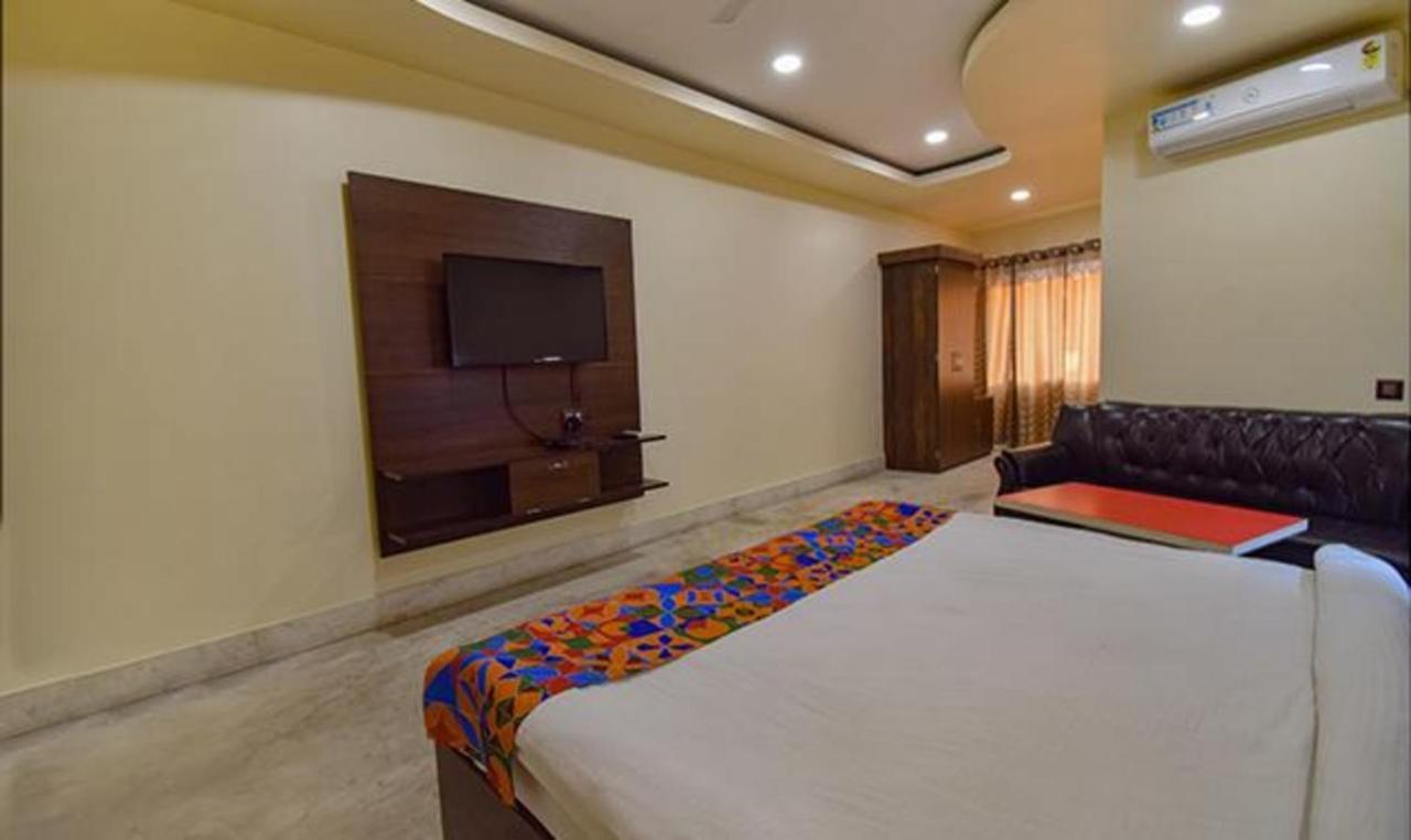 Fabhotel Rr Suites 古瓦哈提 外观 照片