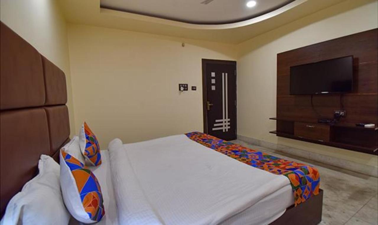 Fabhotel Rr Suites 古瓦哈提 外观 照片