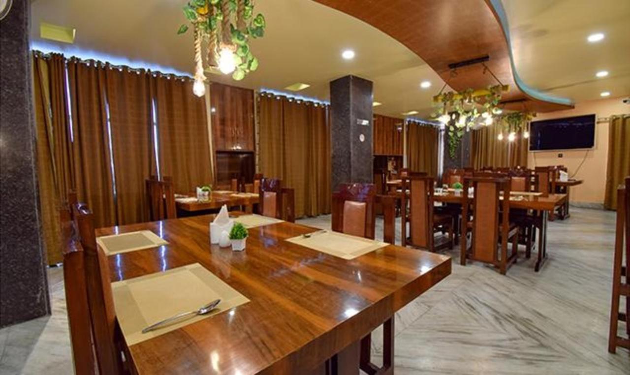 Fabhotel Rr Suites 古瓦哈提 外观 照片
