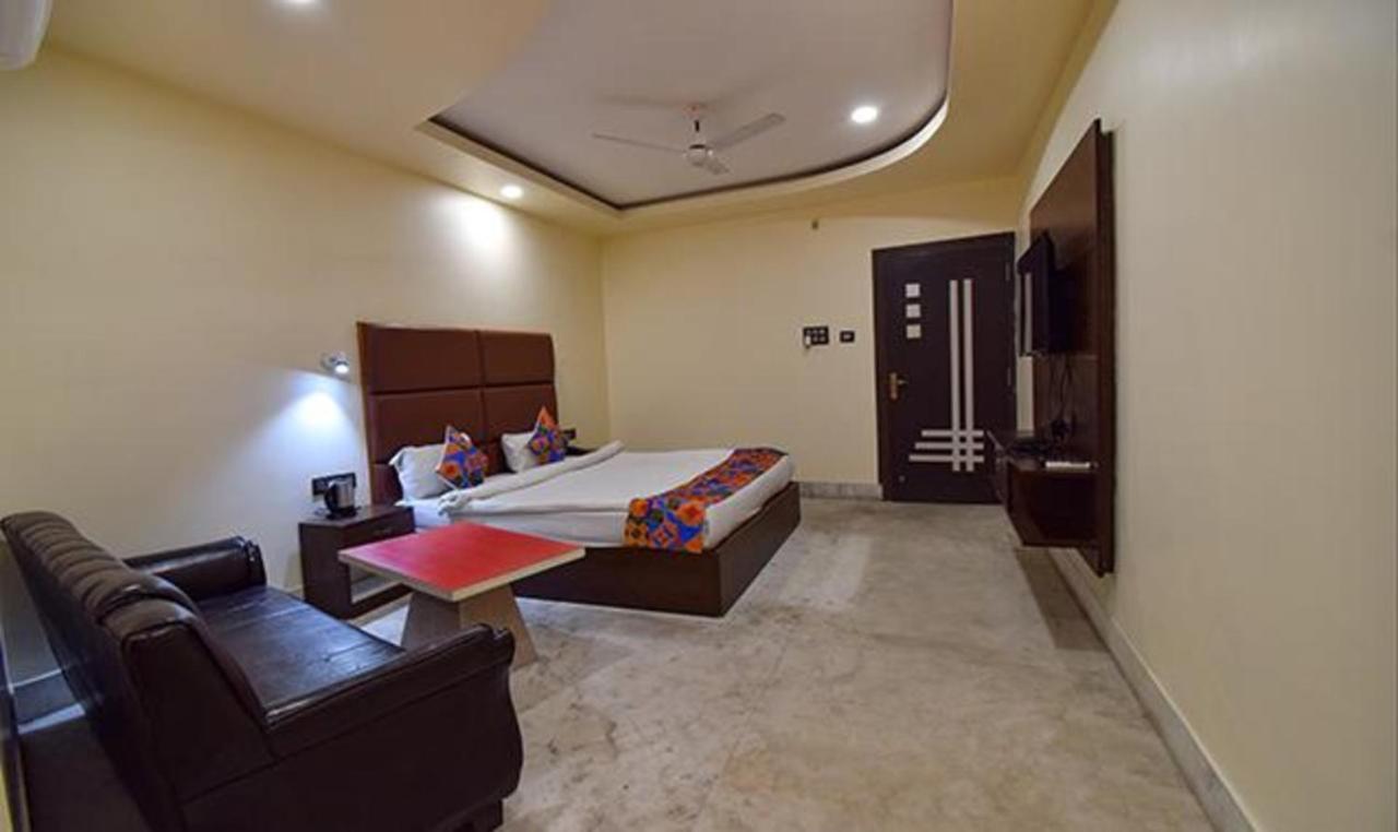 Fabhotel Rr Suites 古瓦哈提 外观 照片