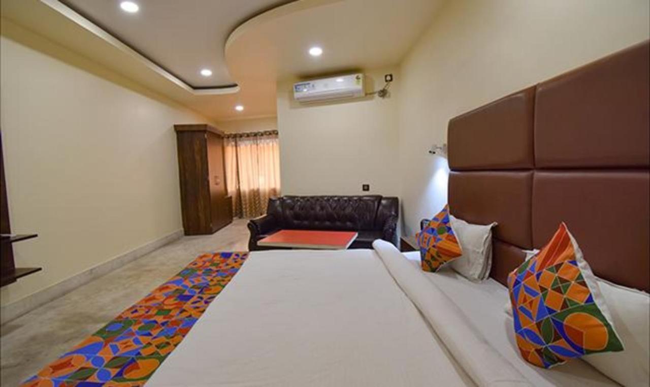 Fabhotel Rr Suites 古瓦哈提 外观 照片
