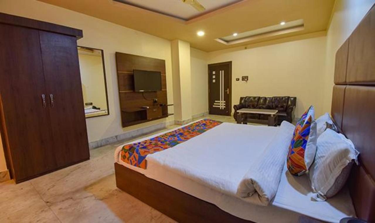 Fabhotel Rr Suites 古瓦哈提 外观 照片